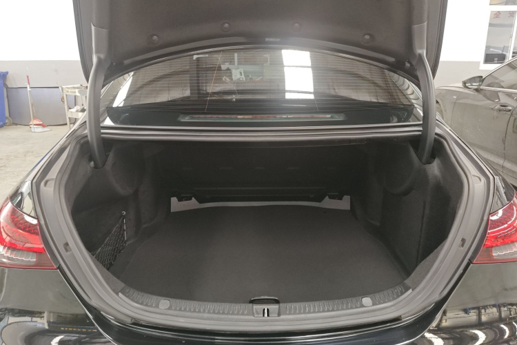 奔驰E级 2021款 改款 E 300 L 运动时尚型机舱底盘23