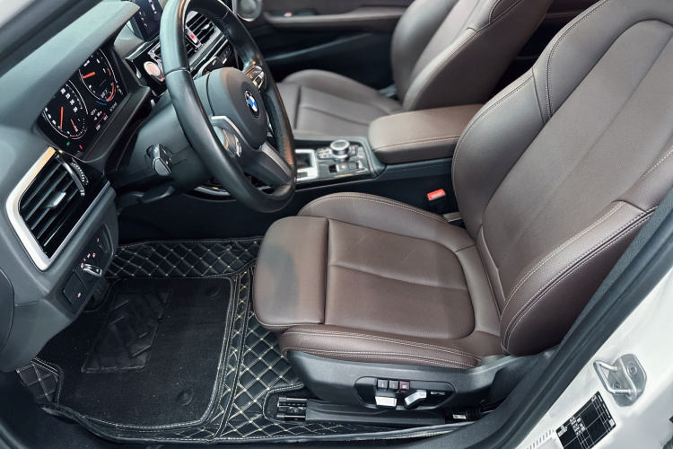 宝马1系 2021款 120i M运动曜夜版中控内饰7004