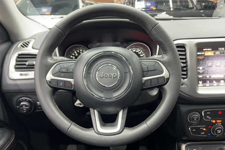 Jeep 指南者 2017款 200T 自动家享版局部细节13