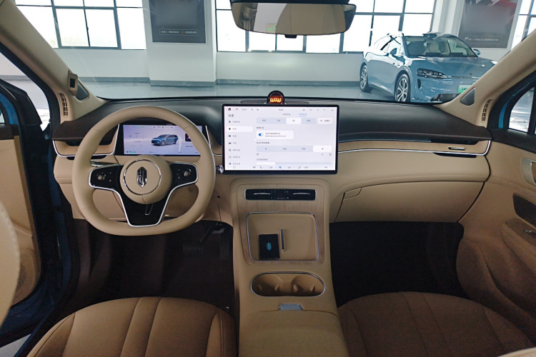 鸿蒙智行 尚界H5 2025款 增程 Max中控内饰7002