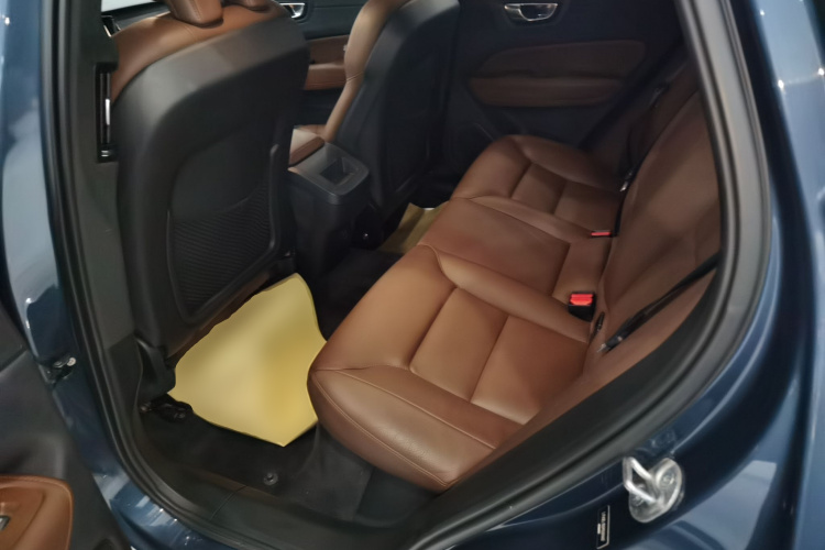 沃尔沃XC60 2023款 B5 四驱智逸豪华版中控内饰7004