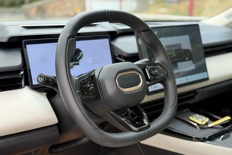 领克08 EM-P 2023款 220km 四驱性能Halo中控内饰7010