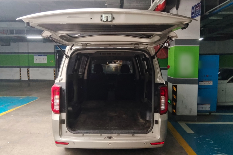 东风风光 风光380 2022款 1.5L 舒适型客车(钢板弹簧)5座中控内饰23