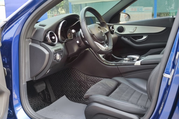 奔驰C级 2018款 C 200 运动版中控内饰7001