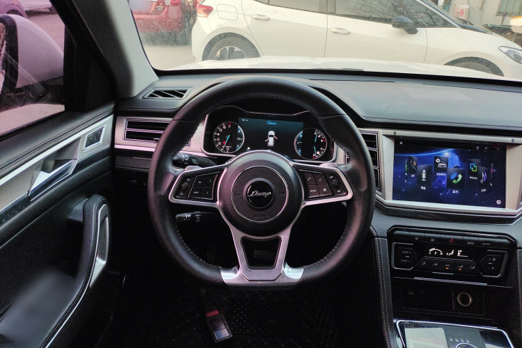 众泰 大迈X7 2018款 2.0T 自动尊贵型中控内饰13