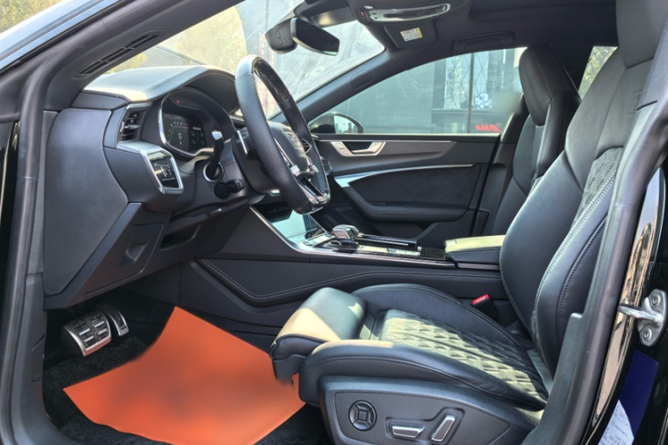 奥迪A7 2023款 55 TFSI quattro 尊享型中控内饰7004