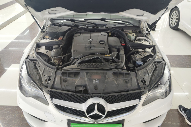 奔驰E级(进口) 2014款 E 200 轿跑版机舱底盘24