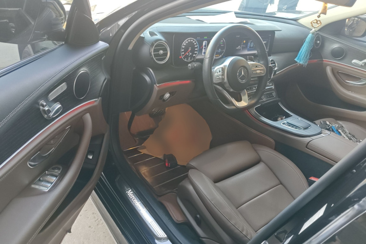 奔驰E级 2020款 改款 E 260 L 运动型中控内饰20