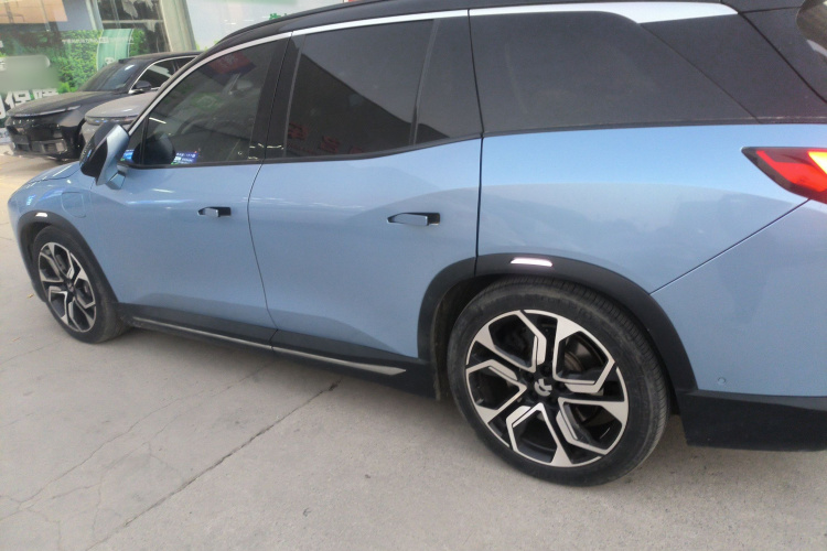 蔚来ES8 2018款 创始版车身外观4