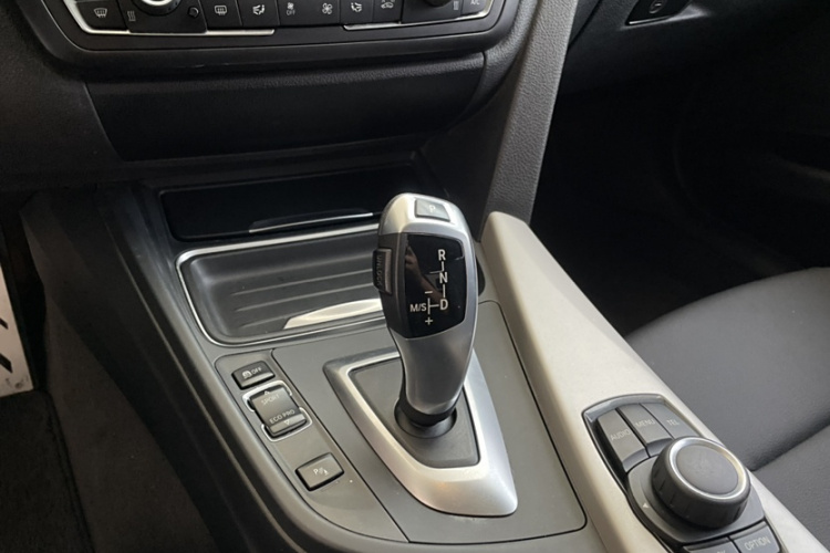 宝马3系 2015款 320Li 时尚型中控内饰7006