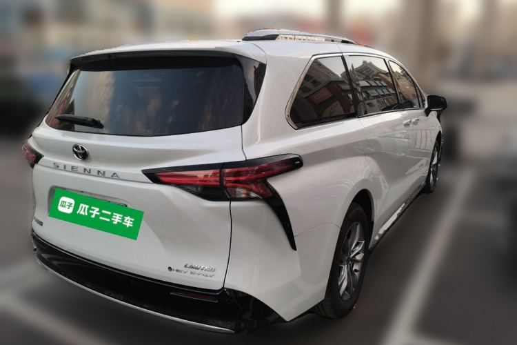 丰田 赛那SIENNA 2024款 2.5L混动 四驱尊贵版车身外观7