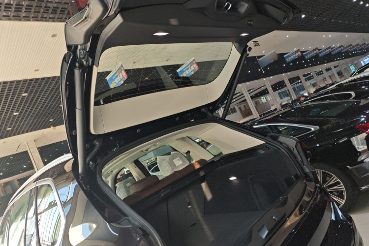 宝马X5 2025款 xDrive 30Li 尊享型M运动曜夜套装机舱底盘23