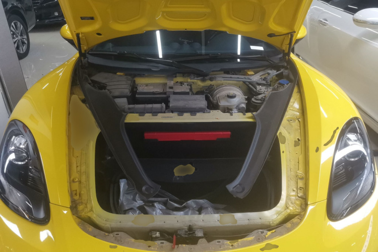 保时捷718 2018款 Cayman 2.0T机舱底盘24