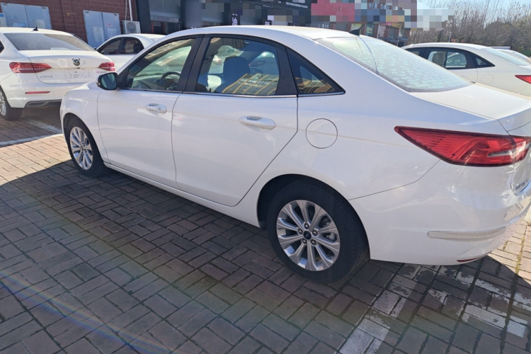 福特 福睿斯 2017款 幸福版 1.5L 手动时尚型车身外观4