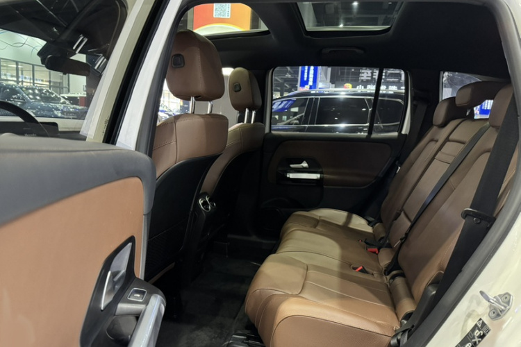 奔驰GLB 2022款 改款二 GLB 200 时尚型中控内饰7009