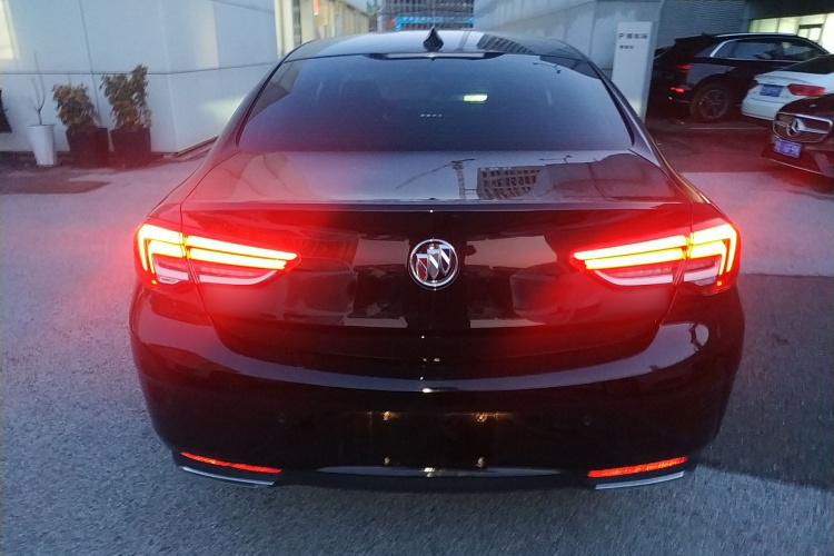 别克 君威 2020款 552T 豪华型车身外观6