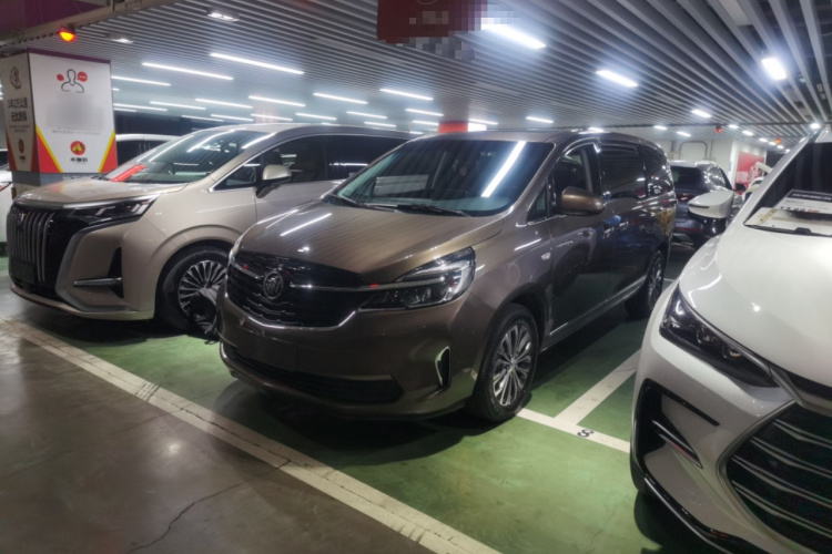 别克GL8 2021款 陆上公务舱 652T 豪华型车身外观1