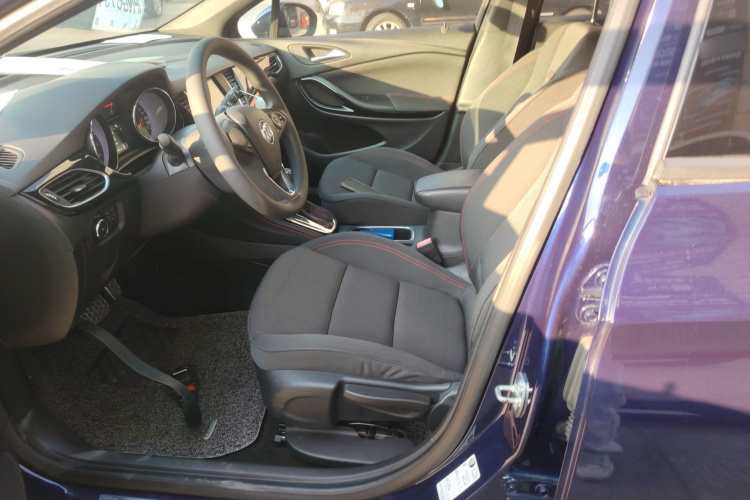 别克 威朗 2018款 两厢GS 20T 双离合进取型中控内饰19