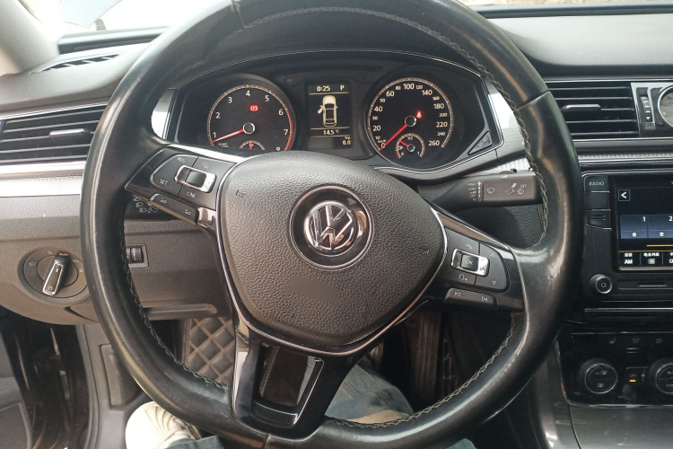 大众 帕萨特 2017款 330TSI DSG尊荣版中控内饰13