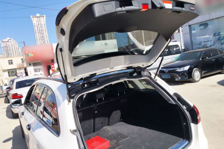 奔驰C级(进口) 2018款 C 200 旅行轿车局部细节23