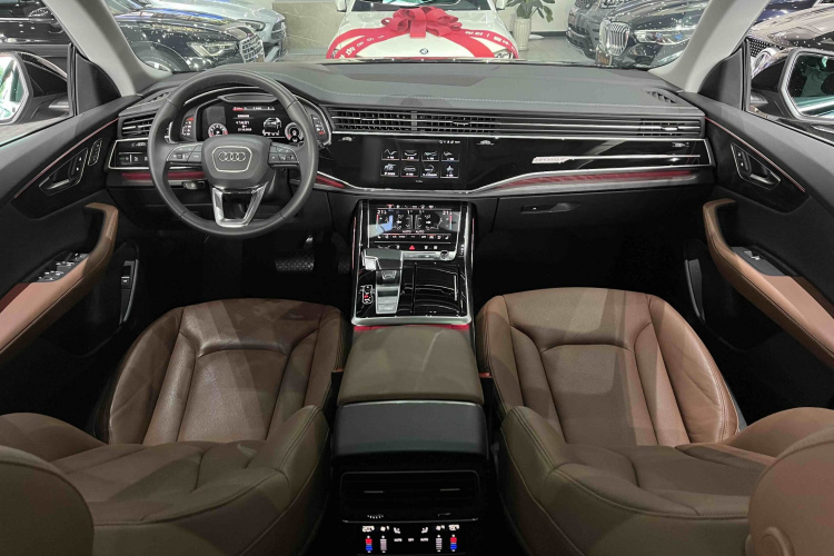 奥迪Q8 2023款 55 TFSI 豪华动感型中控内饰7010