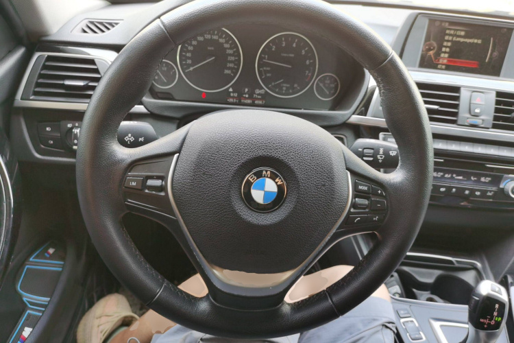 宝马3系 2016款 316Li 时尚型局部细节13