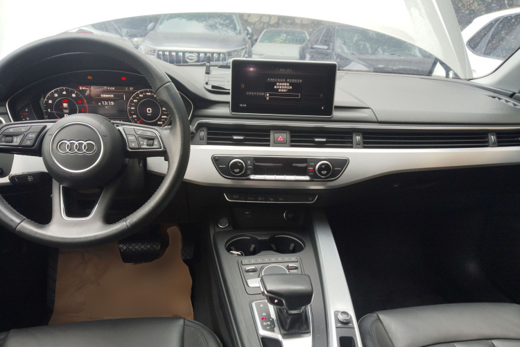 奥迪A4L 2019款 40 TFSI 时尚型 国VI中控内饰7002