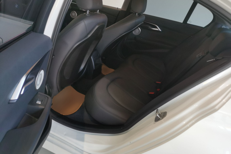 宝马1系 2021款 改款 120i M运动版中控内饰7004