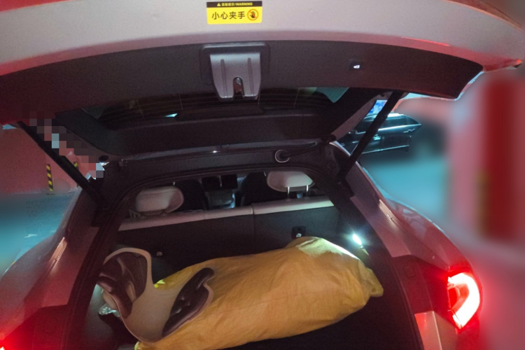 小米汽车 小米YU7 2025款 超长续航四驱Pro版中控内饰23