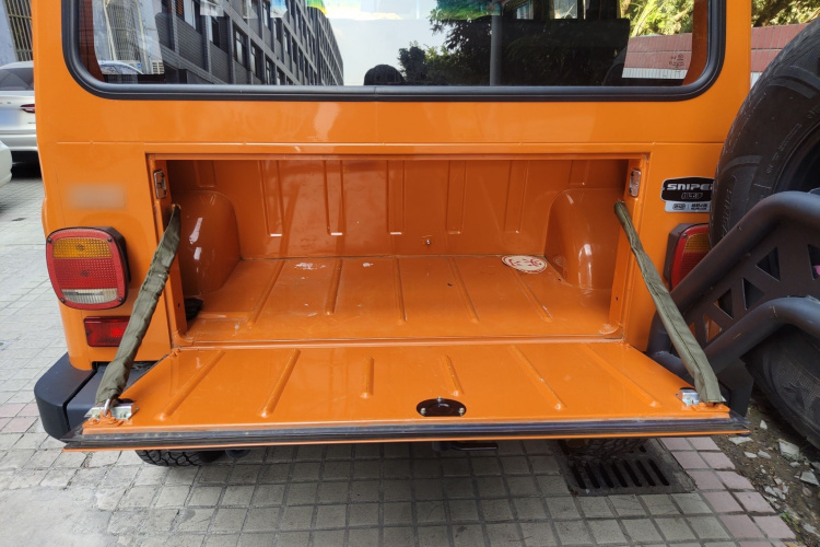 BAW北汽制造 212经典 2023款 狙击手 2.4T 手动轻装款中控内饰23