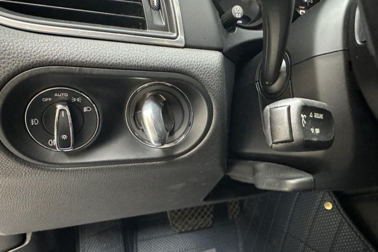 保时捷 2016款 Macan 2.0T中控内饰7003