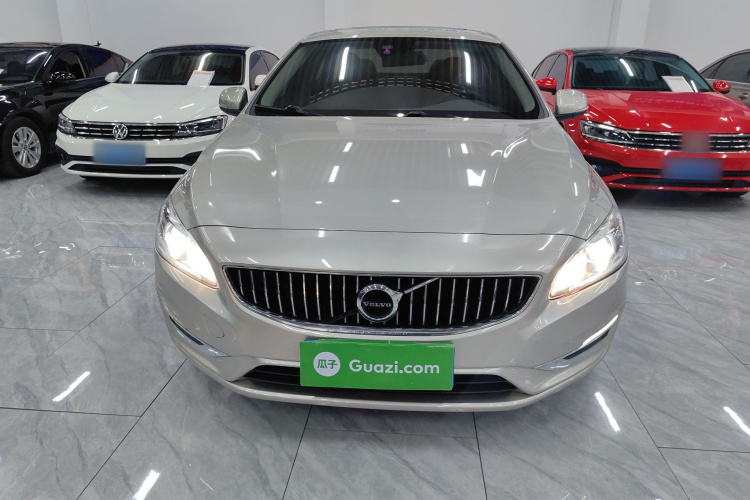 沃尔沃S60 2019款 S60L T3 智进版车身外观2