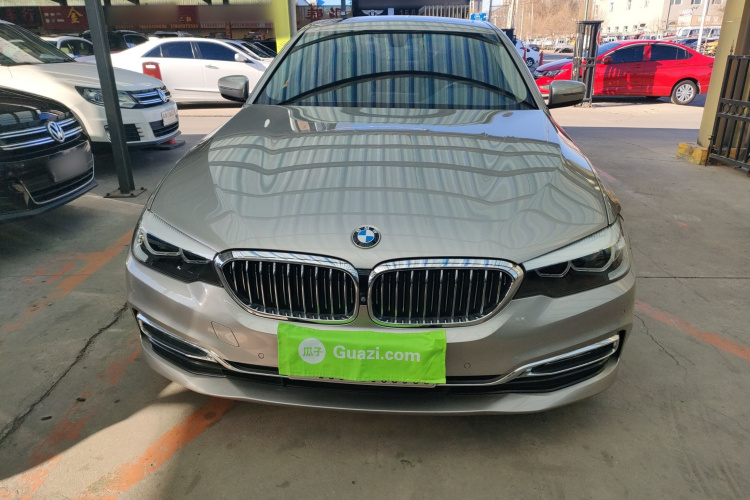 宝马5系 2018款 改款 530Li 领先型 豪华套装车身外观2