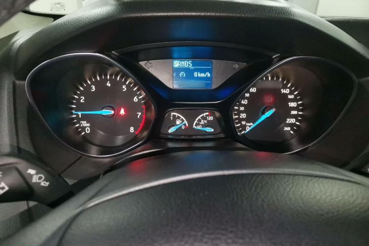 福特 福克斯 2018款 两厢经典 1.6L 自动风尚型智行版中控内饰14