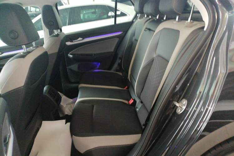 大众 高尔夫 2023款 280TSI DSG Pro中控内饰21