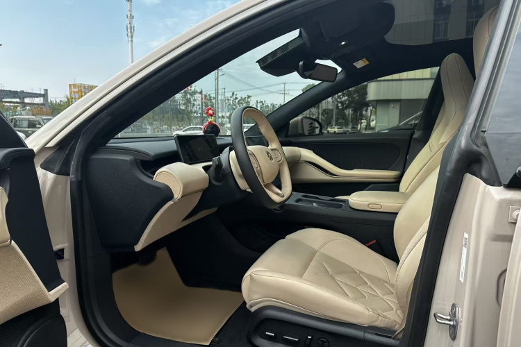 蔚来ET5 2022款 75kWh中控内饰7002