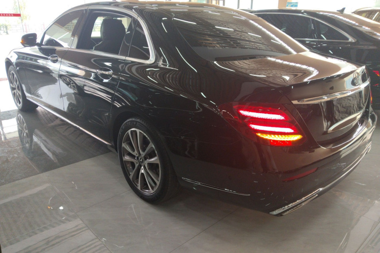 奔驰E级 2020款 E 260 L车身外观4