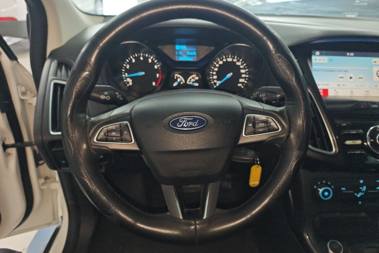 福特 福克斯 2018款 两厢经典 1.6L 自动风尚型智行版局部细节13