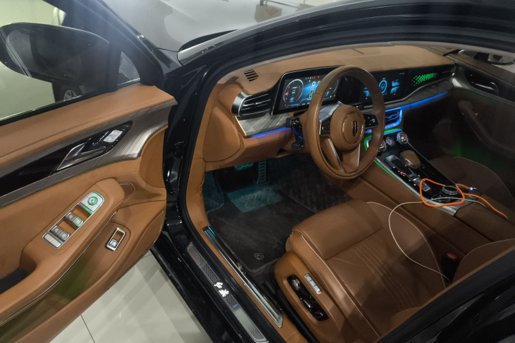 红旗H9 2020款 改款 2.0T 智联旗畅版中控内饰7003