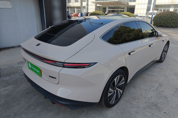 蔚来ET5 2022款 75kWh车身外观7