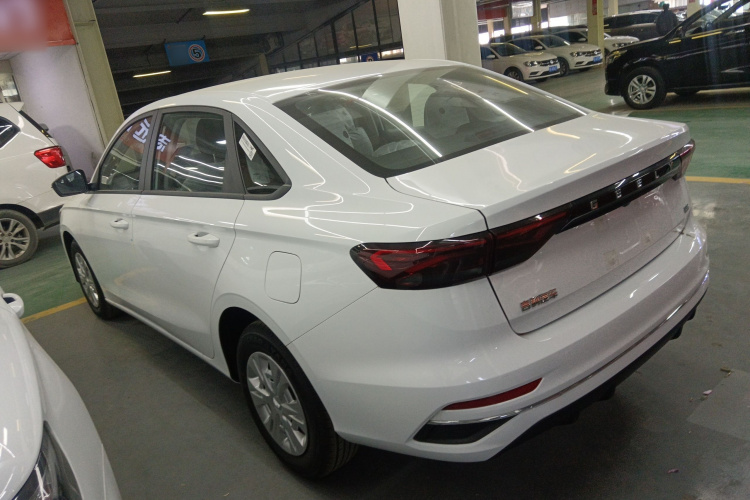 吉利汽车 帝豪 2025款 第4代 1.5L 手动星耀版车身外观6005