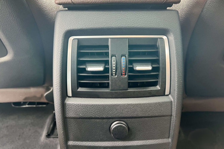 宝马3系 2018款 320Li 领先型M运动套装局部细节9001