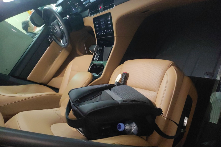 理想汽车 理想ONE 2021款 增程6座版局部细节41