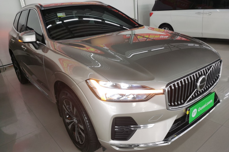 沃尔沃XC60 2024款 B5 四驱智逸豪华版车身外观3