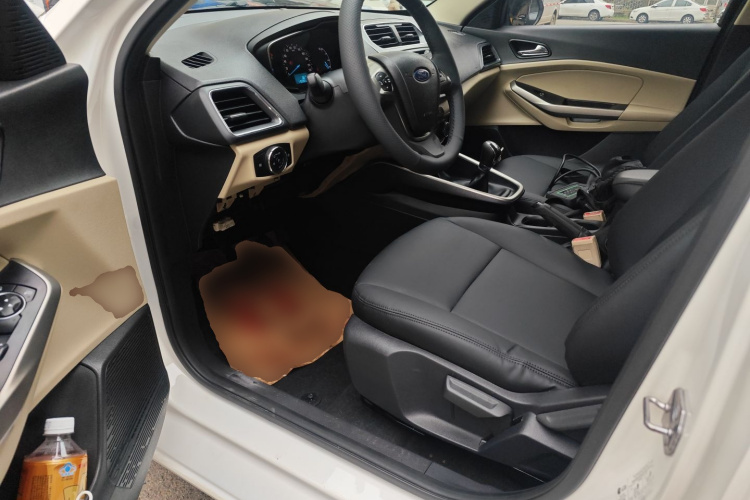 福特 福睿斯 2015款 1.5L 手动舒适型中控内饰20