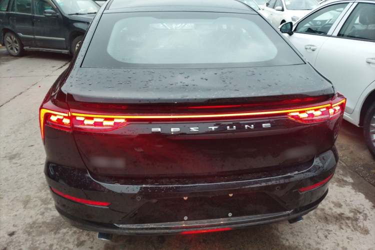 奔腾B70 2025款 龙耀版 1.5T 质享型车身外观6