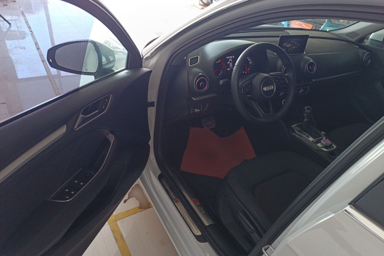 奥迪A3 2019款 Sportback 35 TFSI 进取型 国V中控内饰20