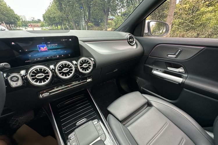 奔驰GLA 2020款 GLA 200中控内饰7005