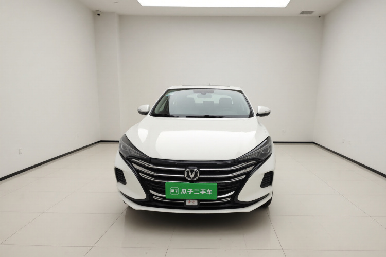 长安 逸动 2020款 PLUS 1.6L GDI 手动豪华型车身外观2