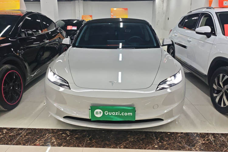 特斯拉 Model 3 2023款 后轮驱动版车身外观2